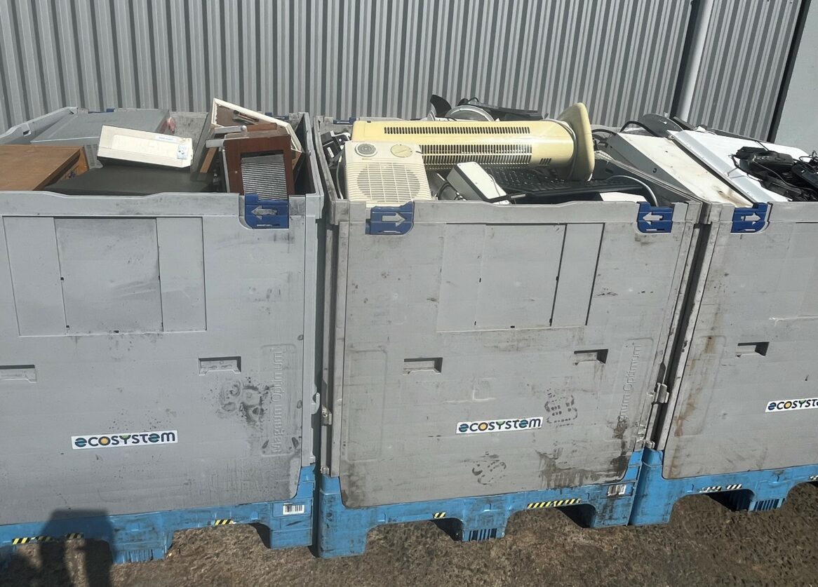 Une partie des déchets électroniques récupérés lors de la collecte organisée par Nantes MétropoleVertou.